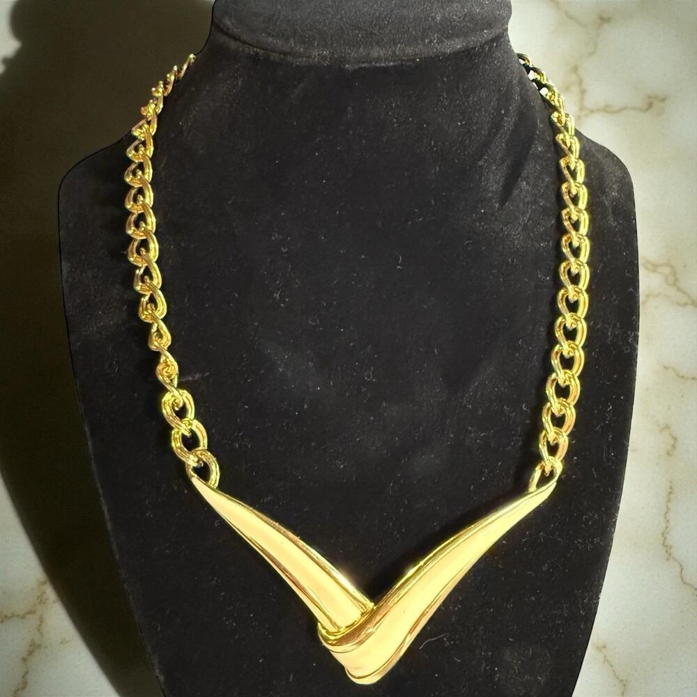 VTG Monet Gold Tone Chain Link Cream White Enamel V Choker Bib Necklace 17"